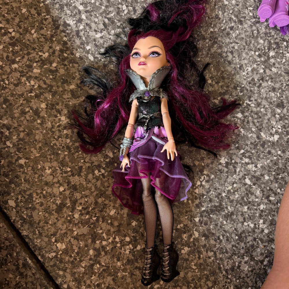 Mattel Ever After High Raven Queen Doll Purple Black Hair Rebel Fashion Toy 2013